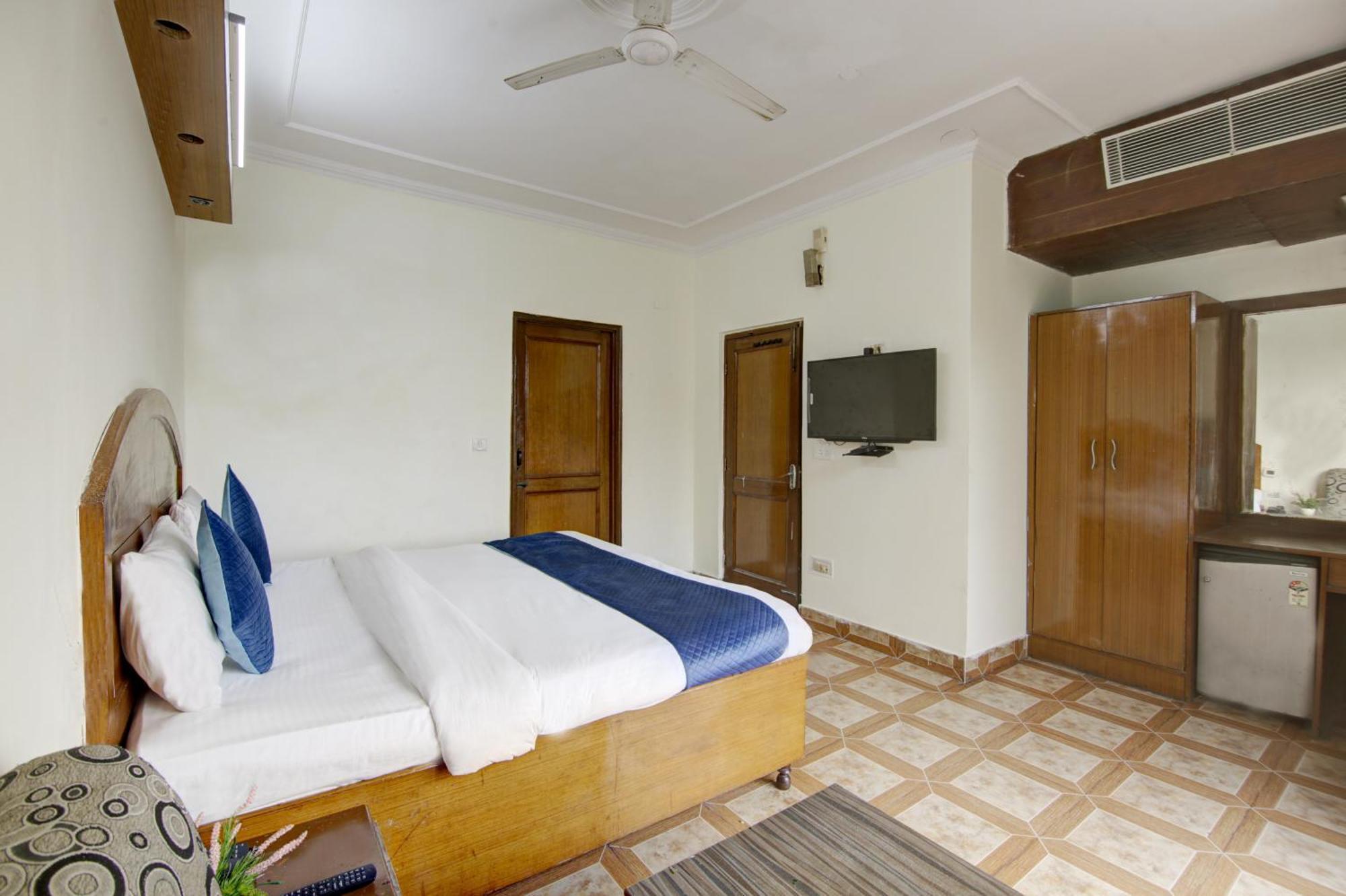 Hotel The Eden Park Noida Exterior foto