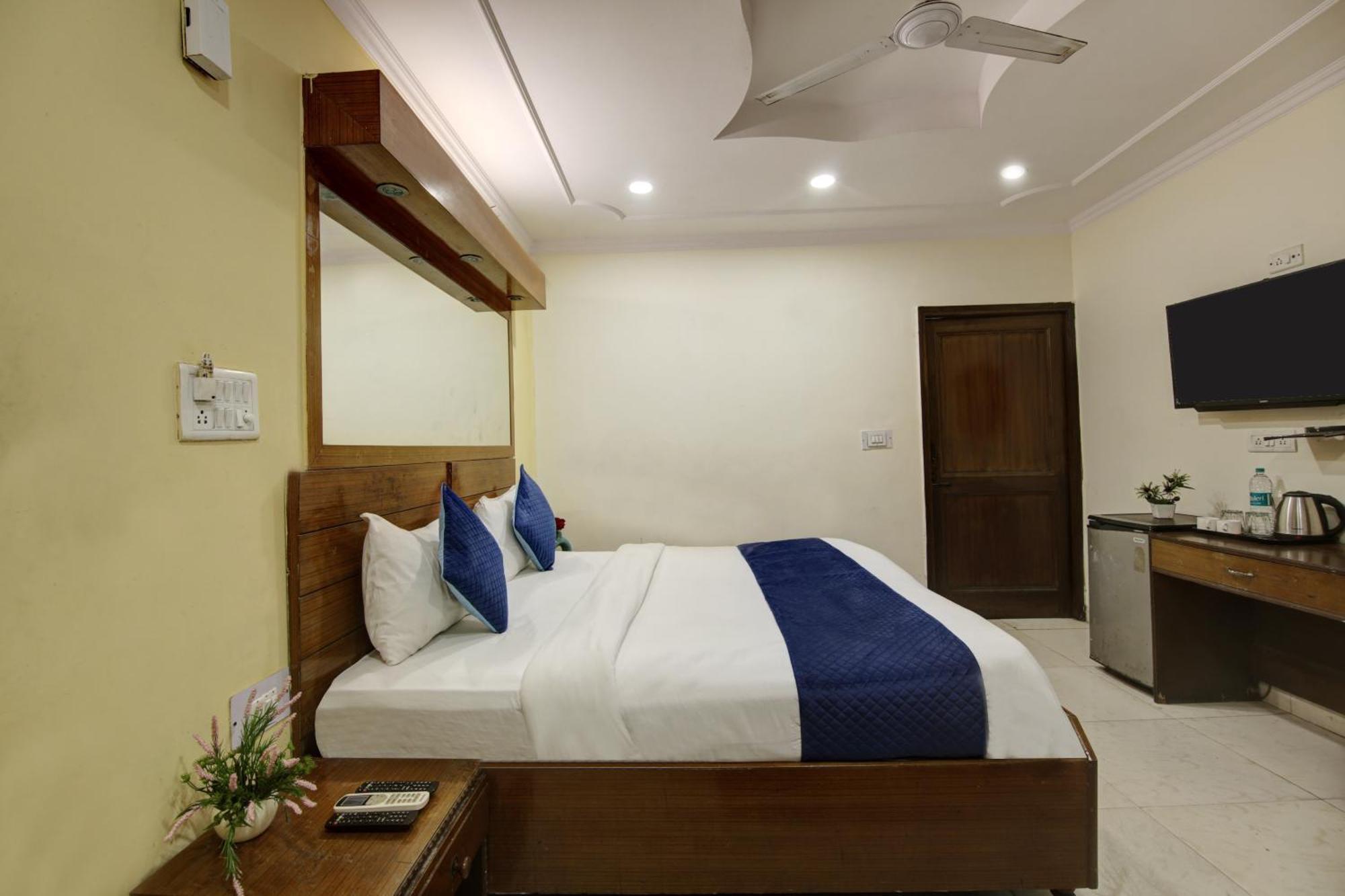 Hotel The Eden Park Noida Exterior foto