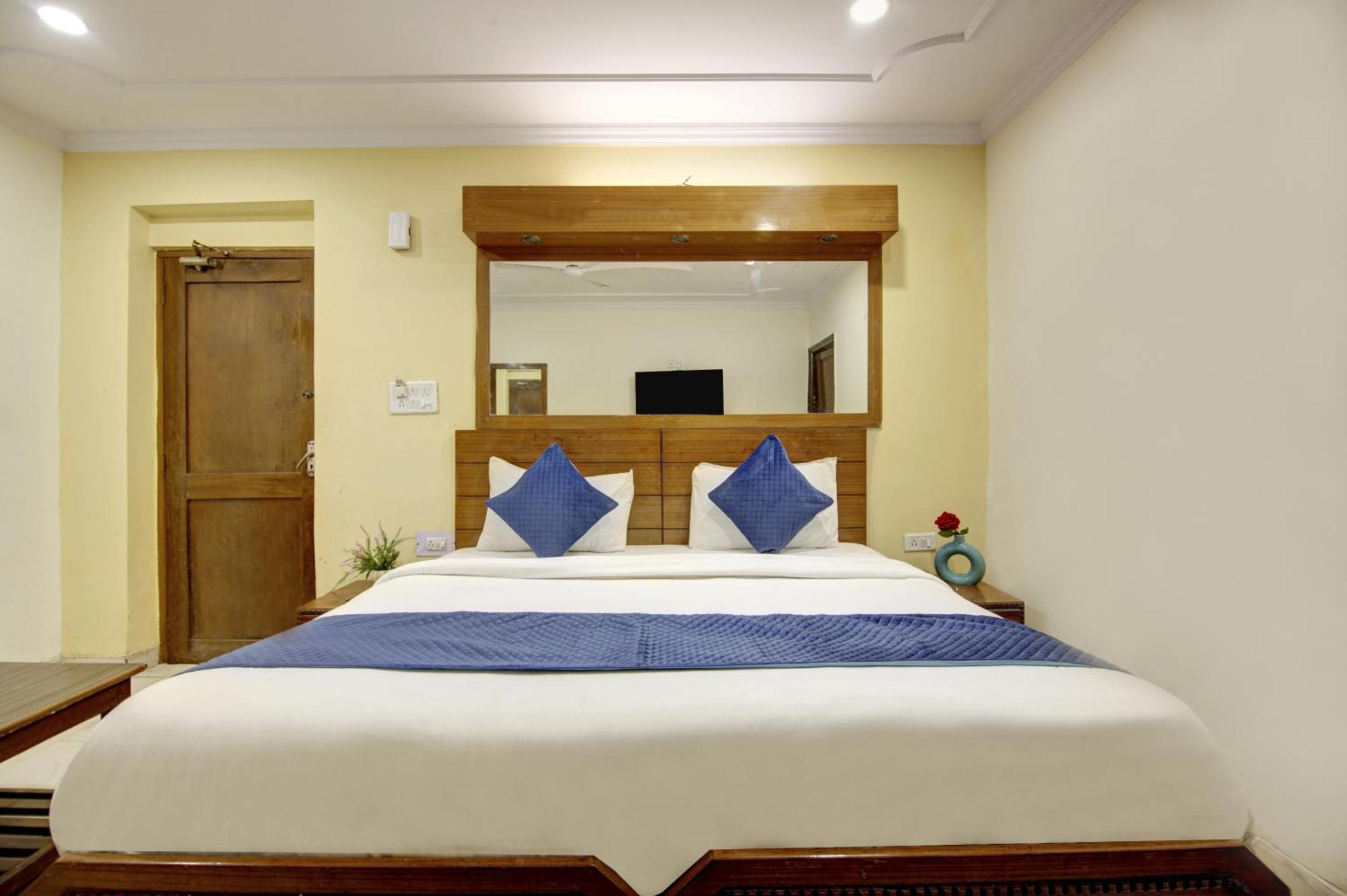 Hotel The Eden Park Noida Exterior foto